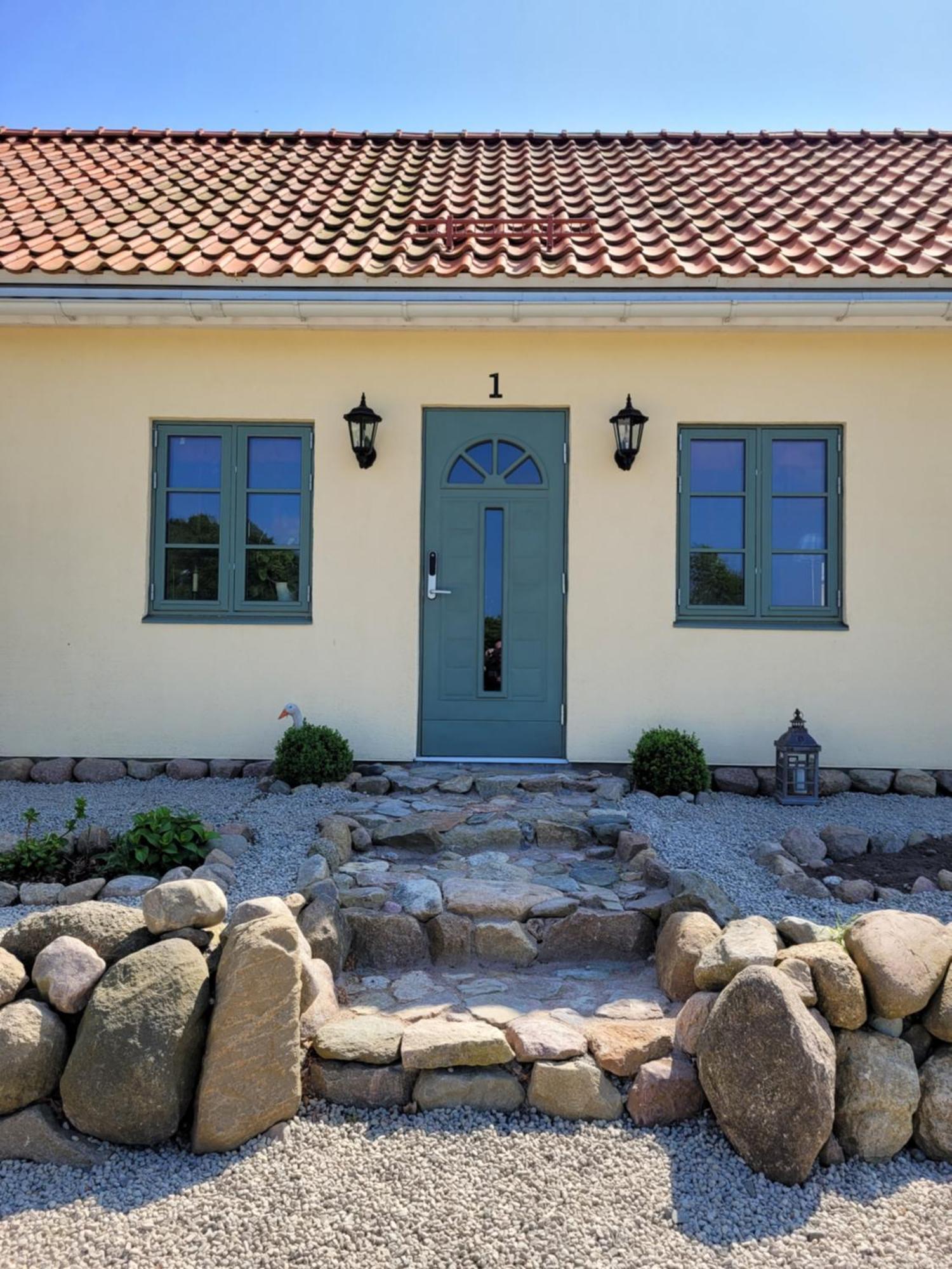 Hus I Mysig By Naera Havet Villa Ystad Exterior photo